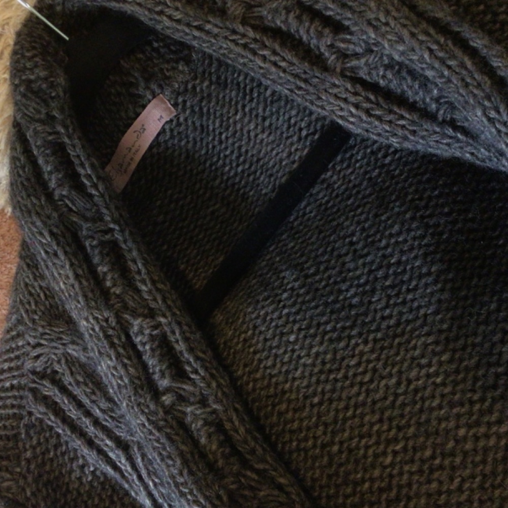 Elsamanda Throw Sweater View 3